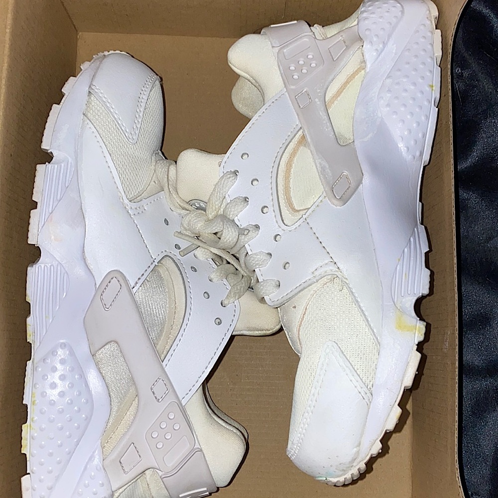 6Y White nike huaraches